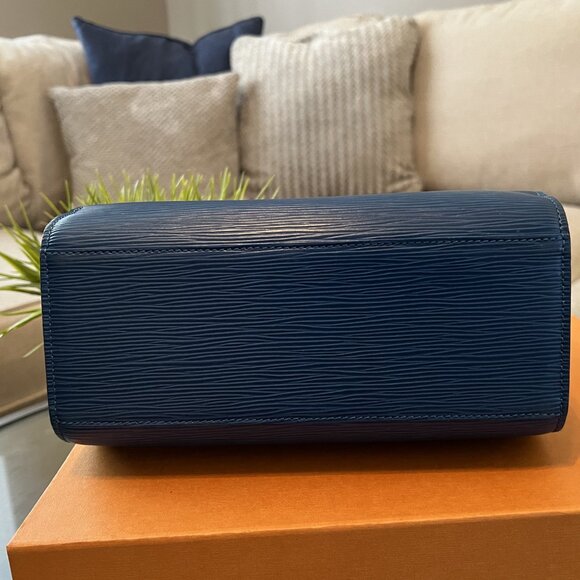 Louis Vuitton Epi Pont-Neuf Purse - Picture 4 of 11